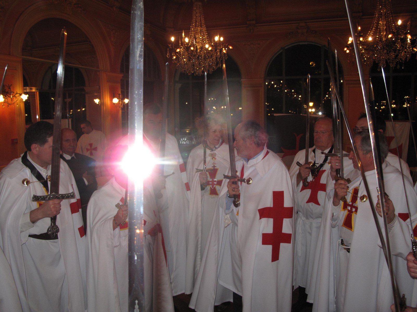 LES CHEVALIERS DU LYS