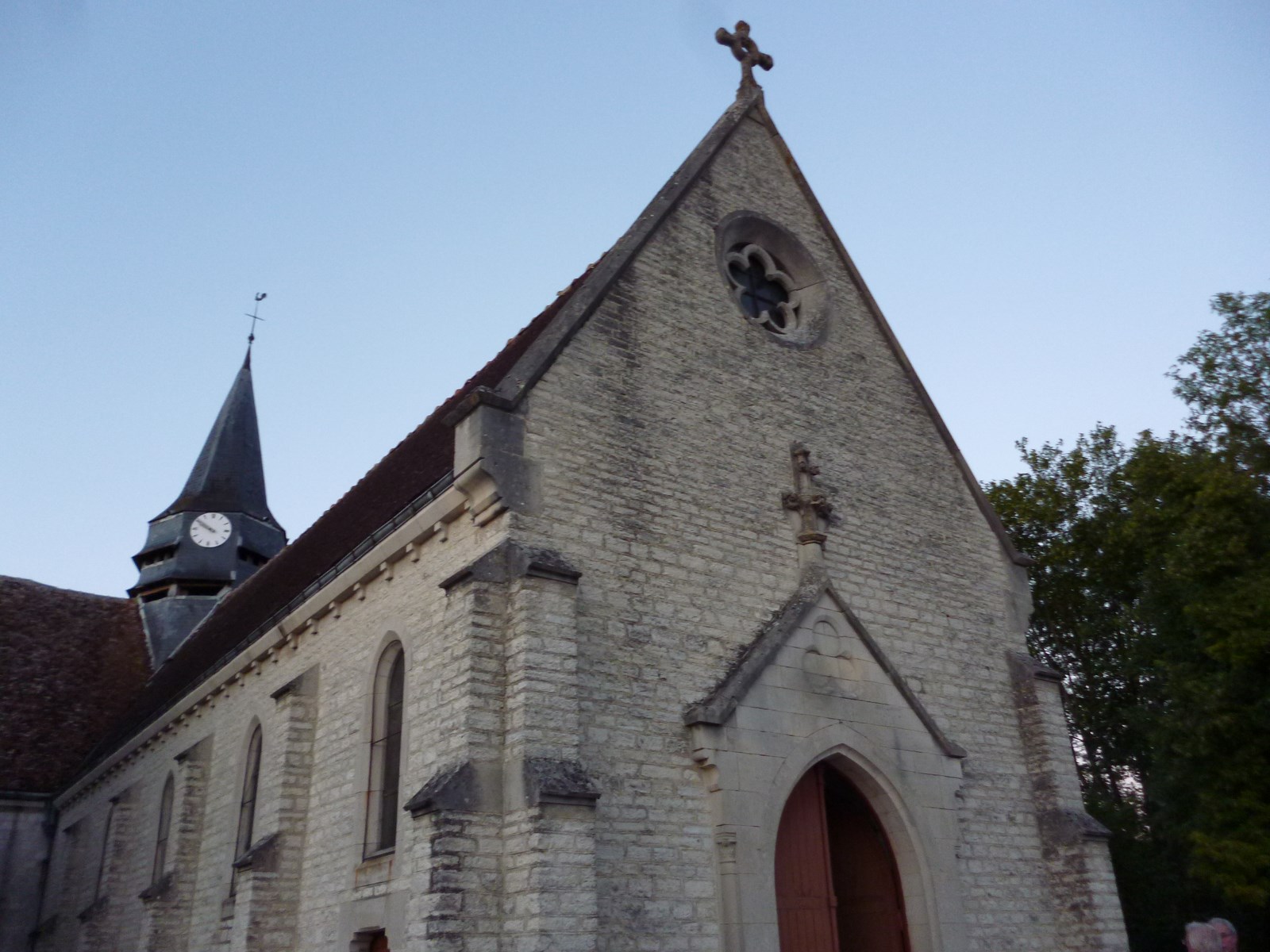 CHAPITRE DANS L'EGLISE DU VILLAGE D'HUGUES DE PAENS JUIN 2014