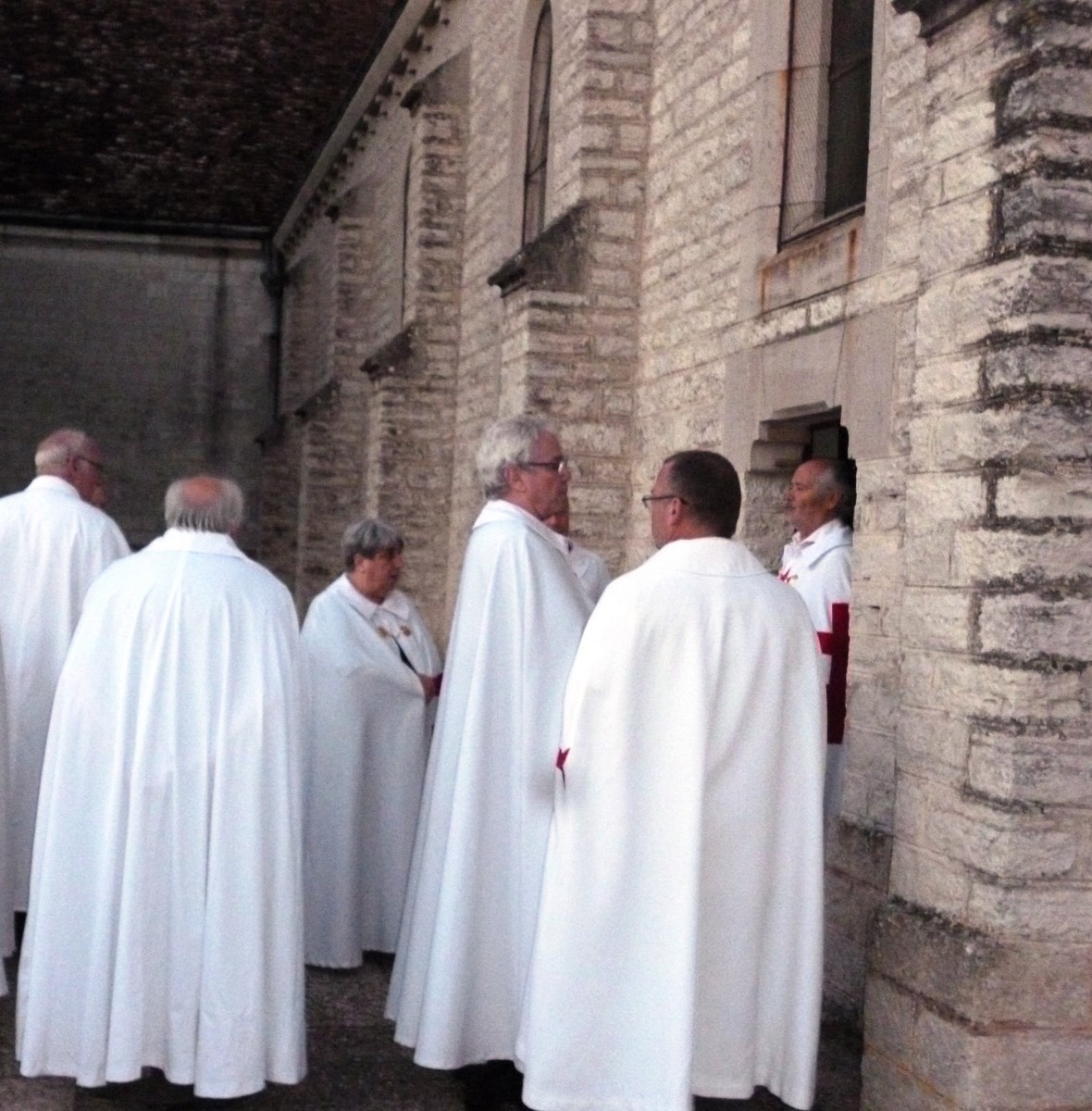 CHAPITRE DANS L'EGLISE DU VILLAGE D'HUGUES DE PAENS JUIN 2014