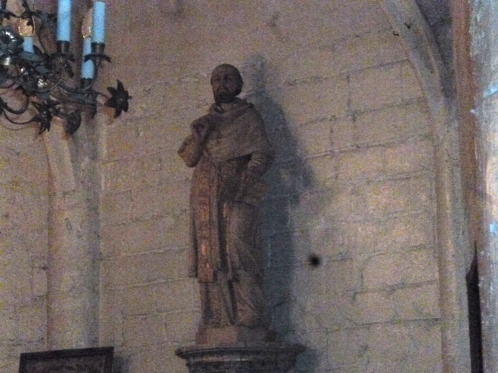 CHAPITRE DANS L'EGLISE DU VILLAGE D'HUGUES DE PAENS JUIN 2014