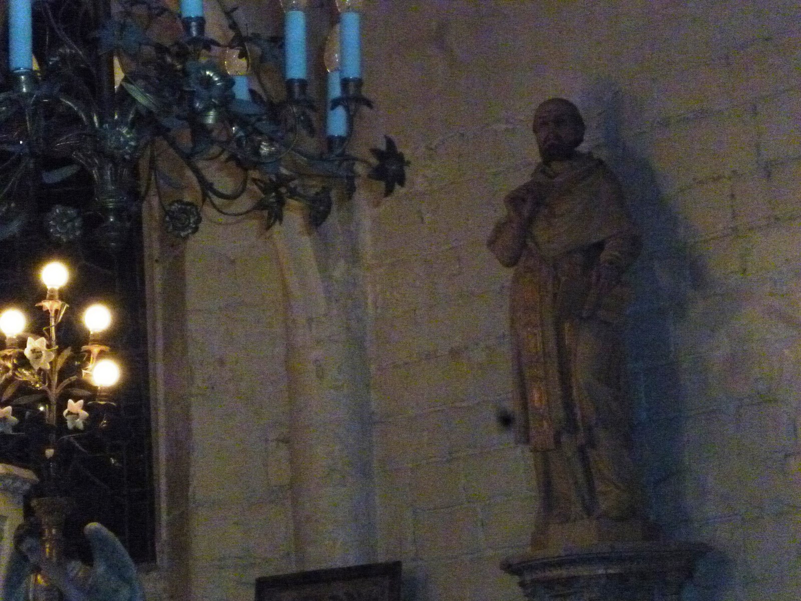 CHAPITRE DANS L'EGLISE DU VILLAGE D'HUGUES DE PAENS JUIN 2014