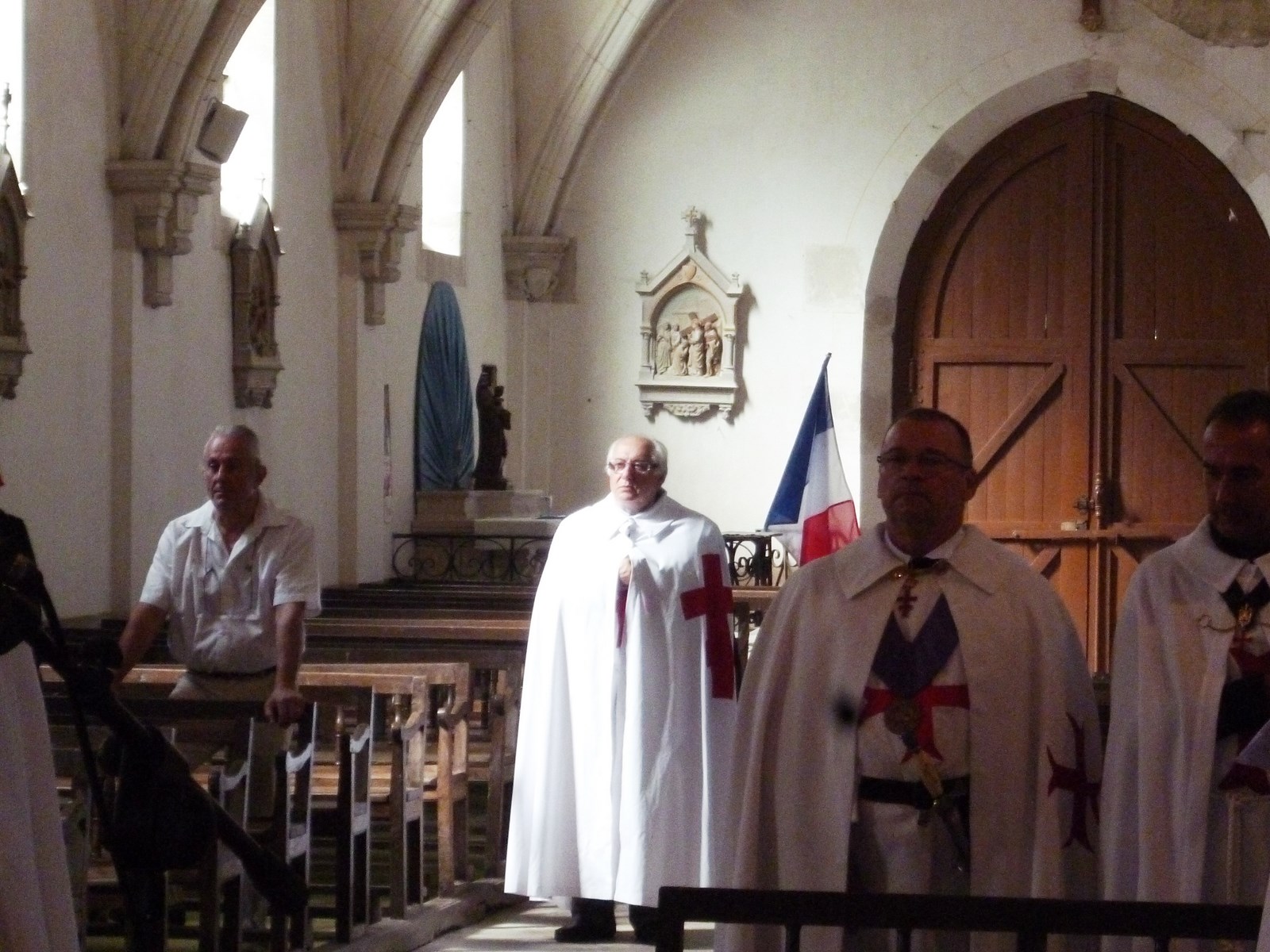 CHAPITRE DANS L'EGLISE DU VILLAGE D'HUGUES DE PAENS JUIN 2014