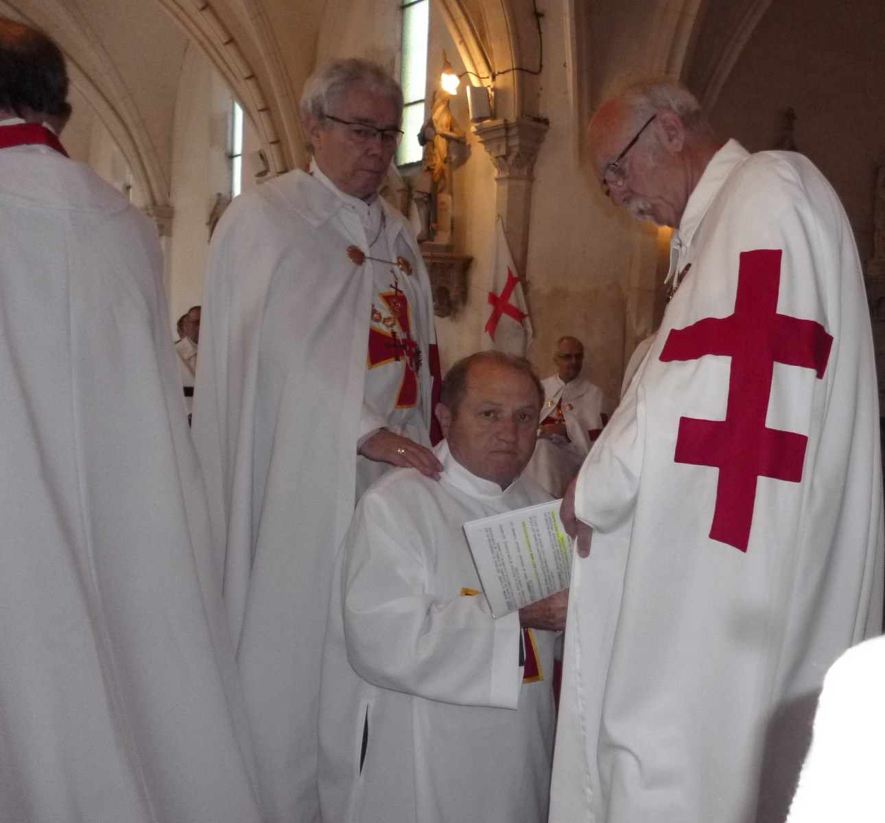 CHAPITRE DANS L'EGLISE DU VILLAGE D'HUGUES DE PAENS JUIN 2014