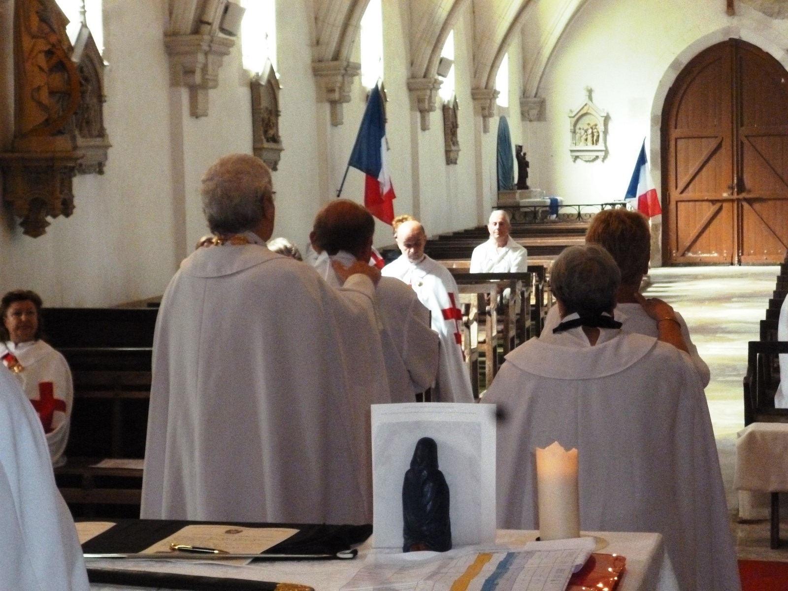 CHAPITRE DANS L'EGLISE DU VILLAGE D'HUGUES DE PAENS JUIN 2014