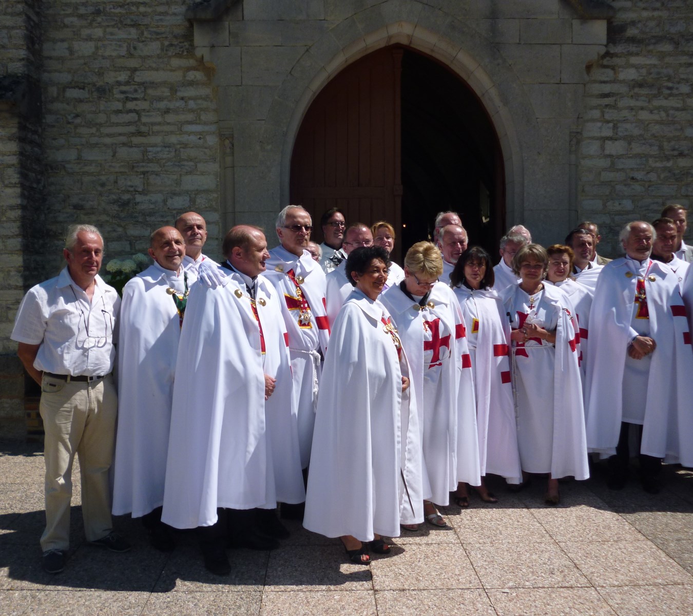 CHAPITRE DANS L'EGLISE DU VILLAGE D'HUGUES DE PAENS JUIN 2014